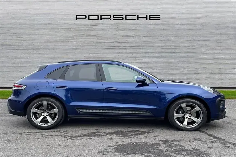 Used Porsche Macan 265 HP (194 kW) 2024 Blue SUV