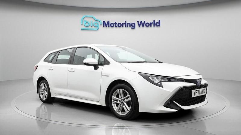 Used Toyota Corolla 122 HP (89 kW) 2022 White Estate