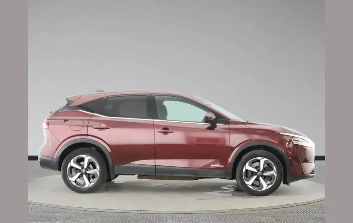 Used Nissan Qashqai N-Connecta 187 HP (137 kW) 2023 Red SUV
