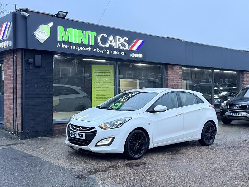 Used Hyundai i30 Edition 100 HP (73 kW) 2013 White Hatchback