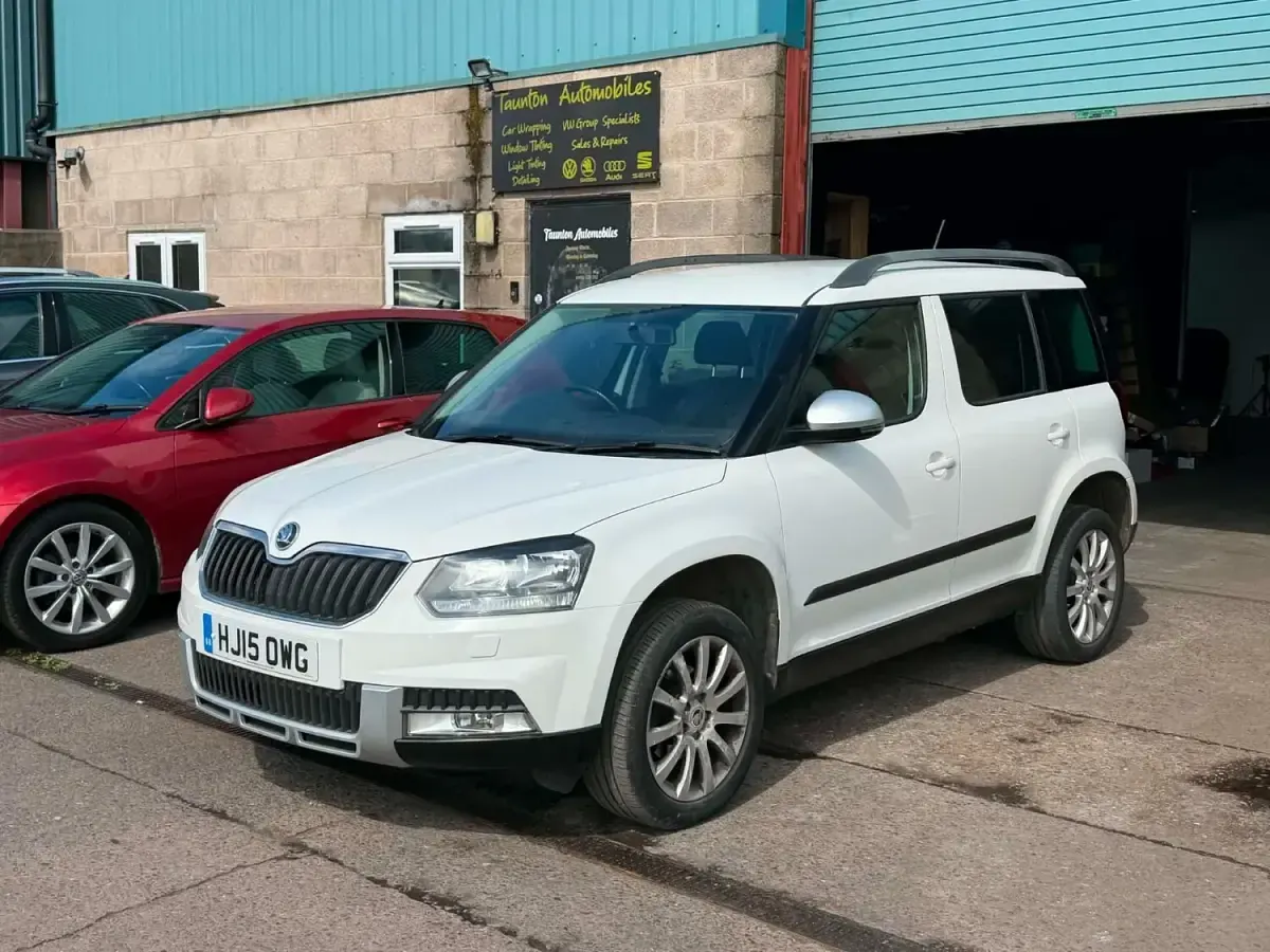 Used Skoda Yeti SE 104 HP (76 kW) 2015 White SUV