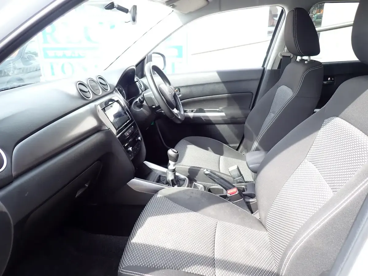 Used Suzuki Vitara SZ-T 140 HP (102 kW) 2020 White SUV