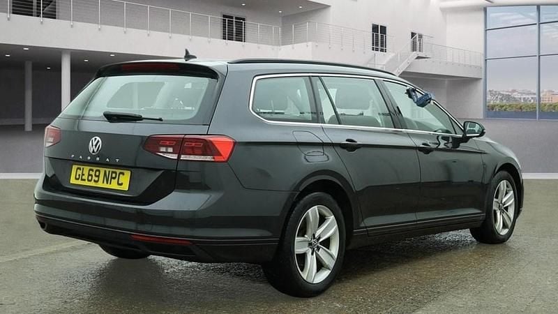 Usado VW Passat SE 150 HP (110 kW) 2020 Cinzento Carrinha
