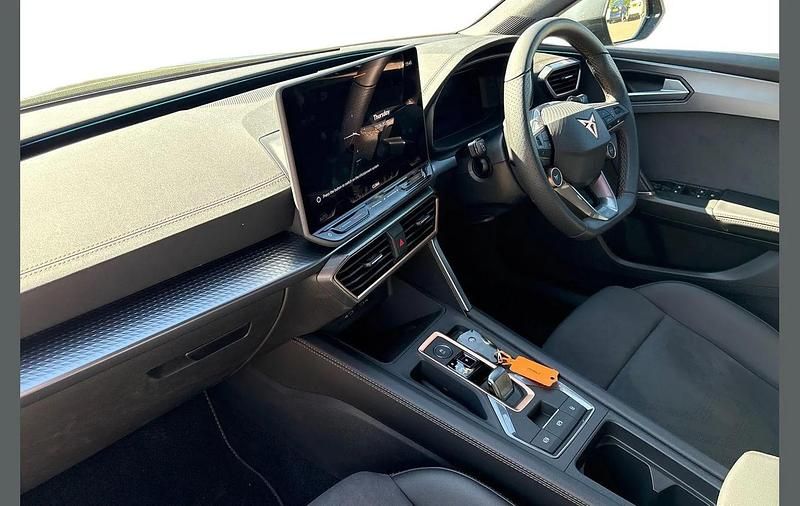 Nuevo Cupra Leon 147 CV (108 kW) 2025 Negro Familiar