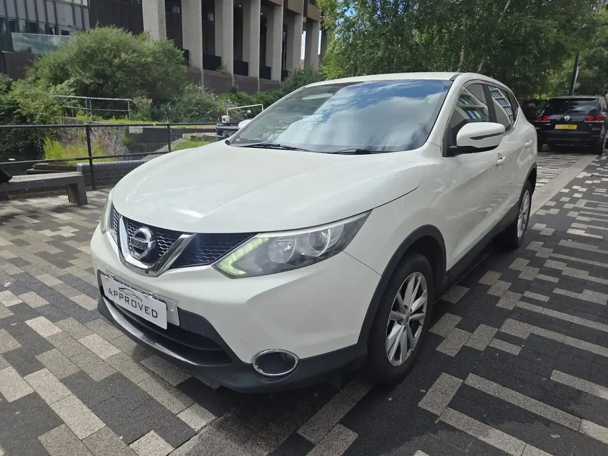 Used Nissan Qashqai Acenta 2015 White SUV
