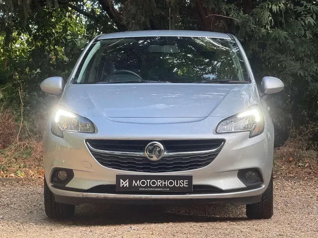 Used Vauxhall Corsa Design Edition 75 HP (55 kW) 2017 Silver Hatchback