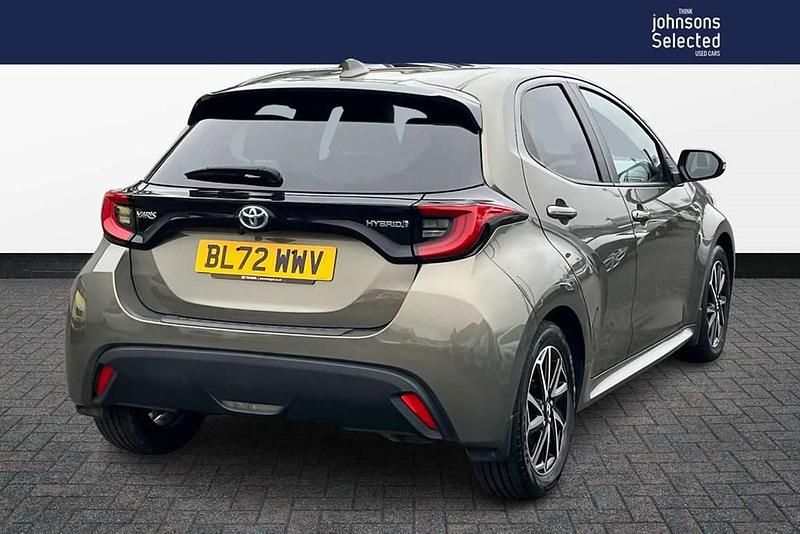 Second-hand Toyota Yaris Hybrid Design 113 CP (83 kW) 2022 Other Hatchback