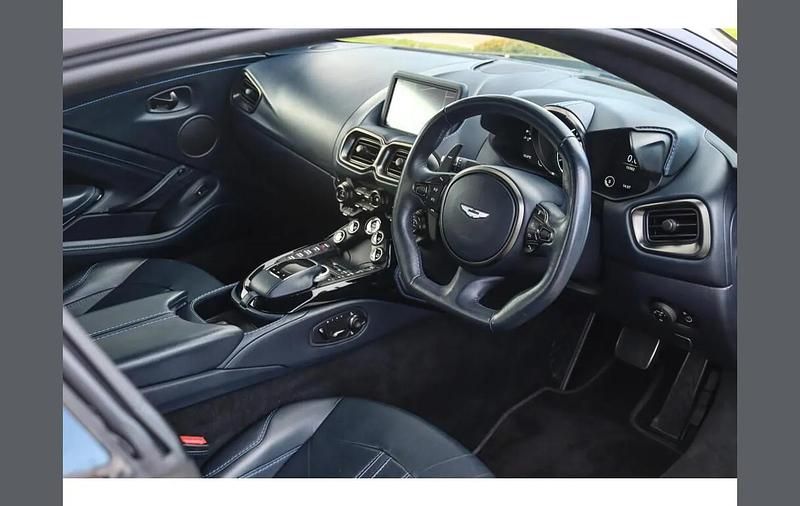 Used Aston Martin Vantage 502 HP (369 kW) 2019 Blue Coupe
