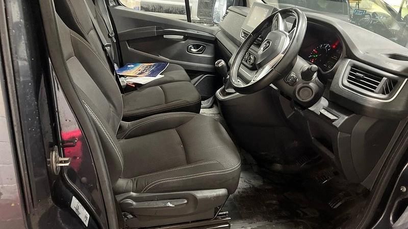 Used Renault Trafic 2022 Grey MPV