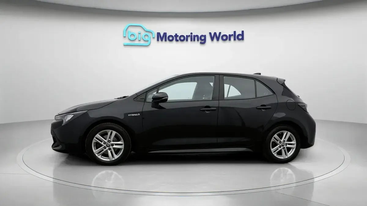 Used Toyota Corolla 122 HP (89 kW) 2021 Black Hatchback