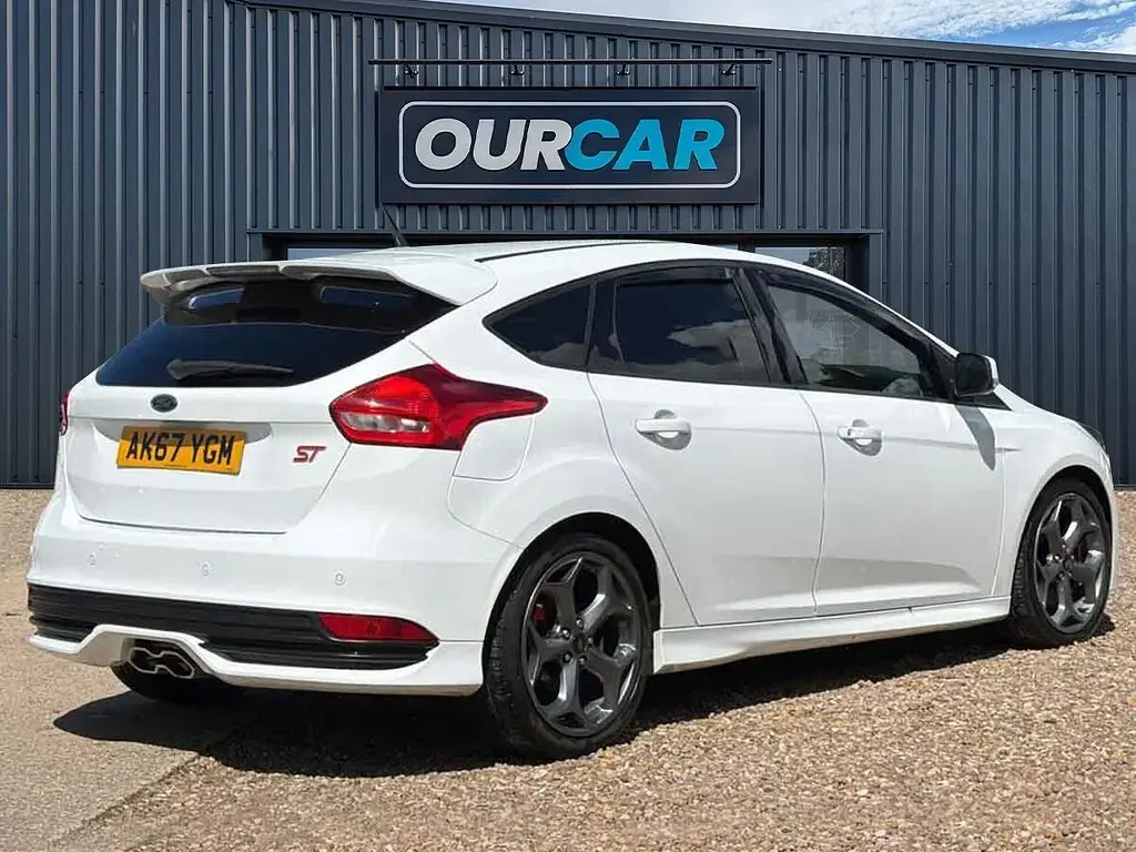 Used Ford Focus ST 185 HP (136 kW) 2018 White Hatchback