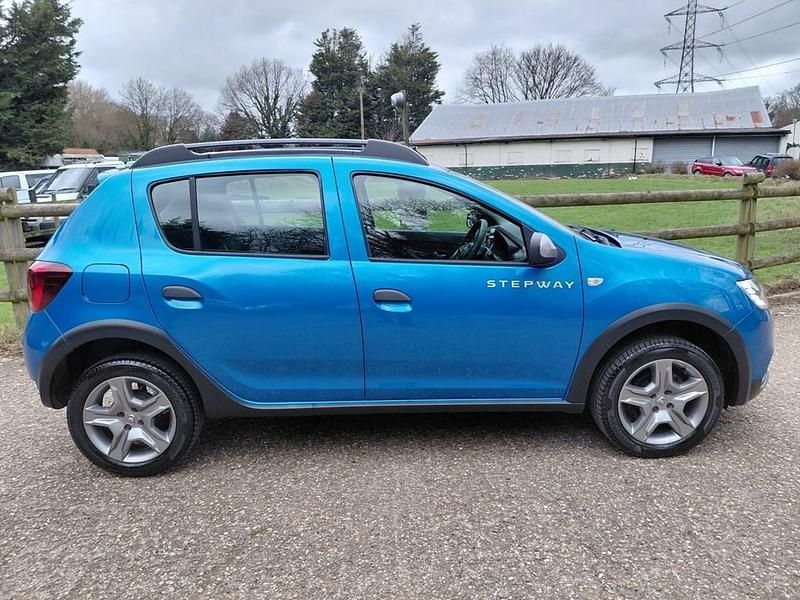 Used Dacia Sandero Comfort 90 HP (66 kW) 2018 Blue Hatchback