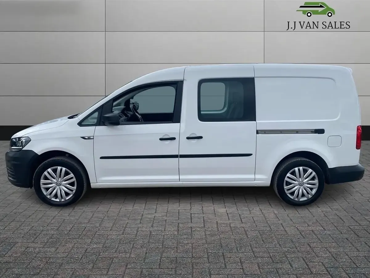 Used VW Caddy Maxi S 102 HP (75 kW) 2021 White MPV