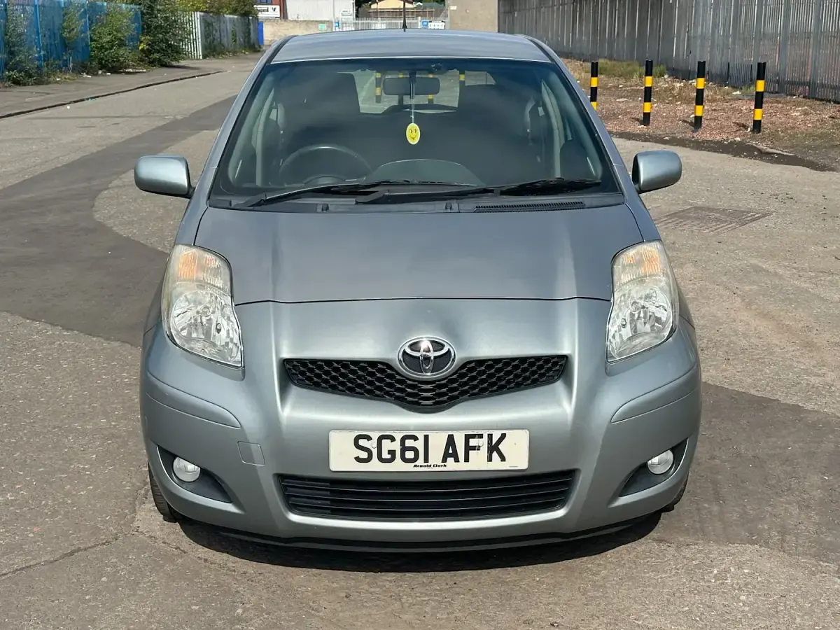 Used Toyota Yaris 69 HP (50 kW) 2011 Silver Hatchback