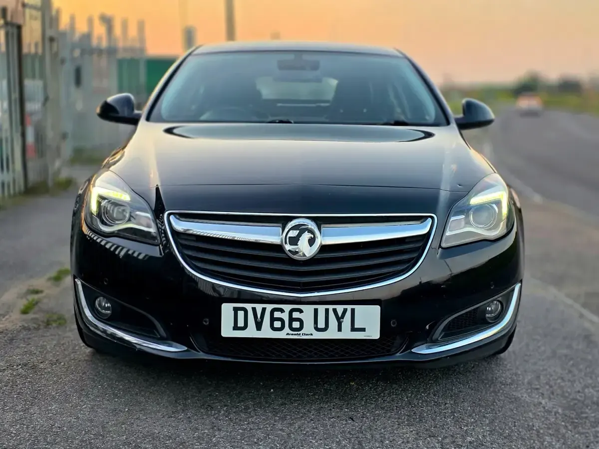 Used Vauxhall Insignia 136 HP (100 kW) 2016 Black Hatchback