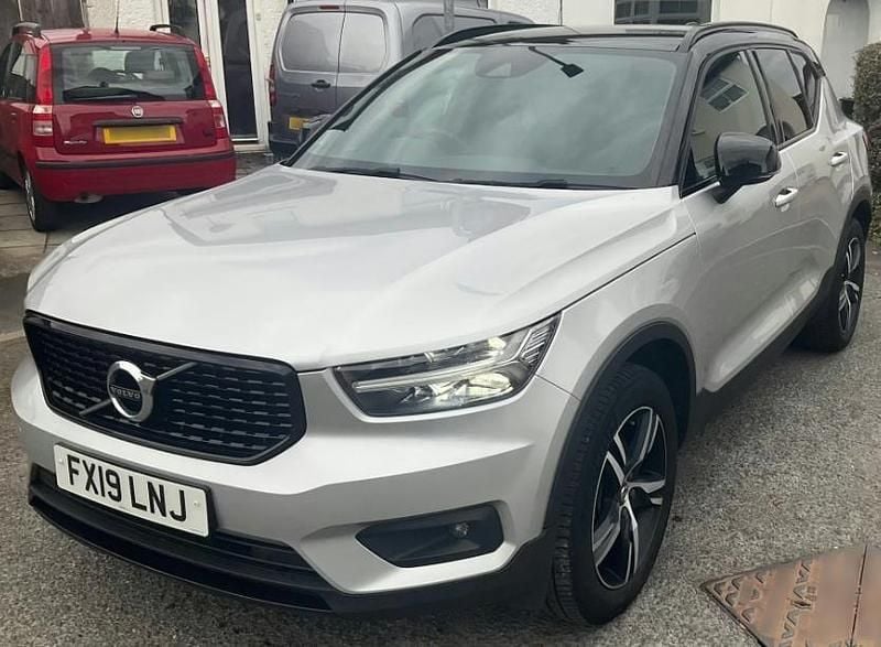 Silver Used 2019 Volvo XC40 R-Design SUV | £21,299 (Fair price) - Image 1/1