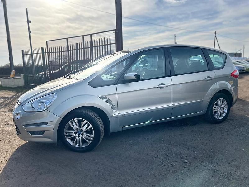 Begagnad Ford S-MAX Zetec 140 HK (102 kW) 2010 Silver Minibuss