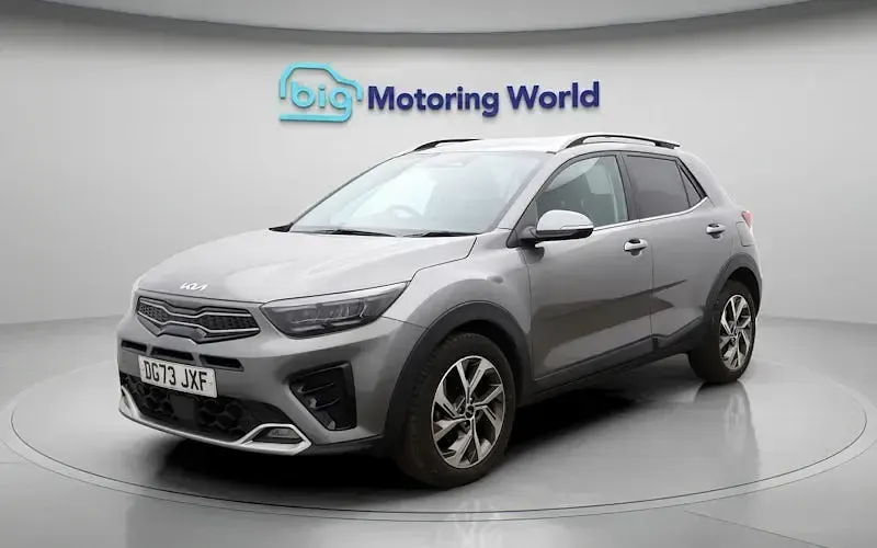 Usado Kia Stonic GT-Line 101 HP (74 kW) 2023 Cinzento SUV