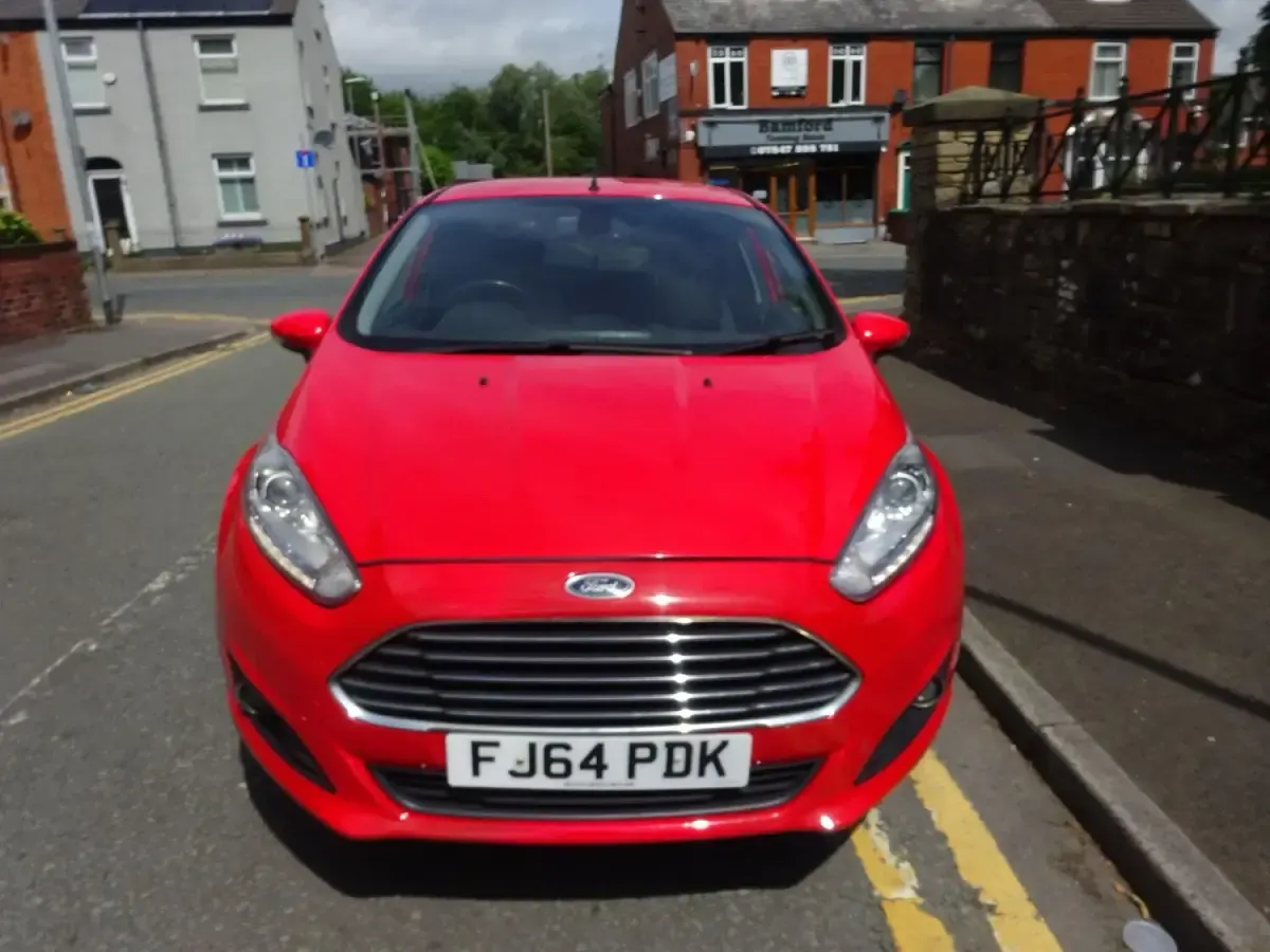 Used Ford Fiesta Titanium 75 HP (55 kW) 2014 Red Hatchback