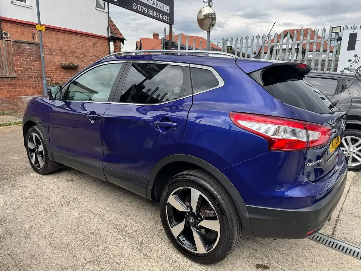 Używany Nissan Qashqai N-Connecta 115 KM (84 kW) 2017 Niebieski SUV