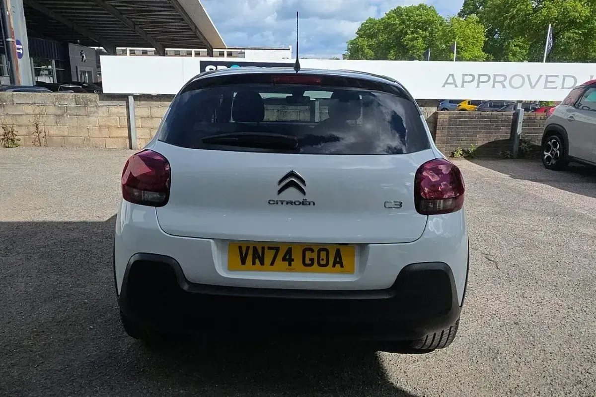Begagnad Citroën C3 PureTech 108 HK (79 kW) 2024 Vit Halvkombi