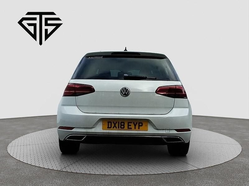 Second-hand VW Golf VIII Highline 122 CP (89 kW) 2024 Alb Hatchback