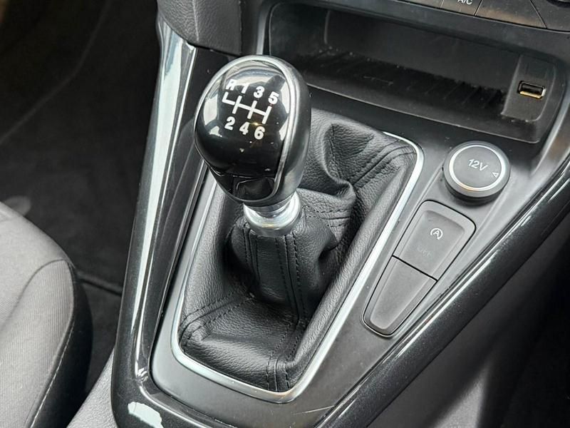 Used Ford Focus Titanium 2017 White Hatchback