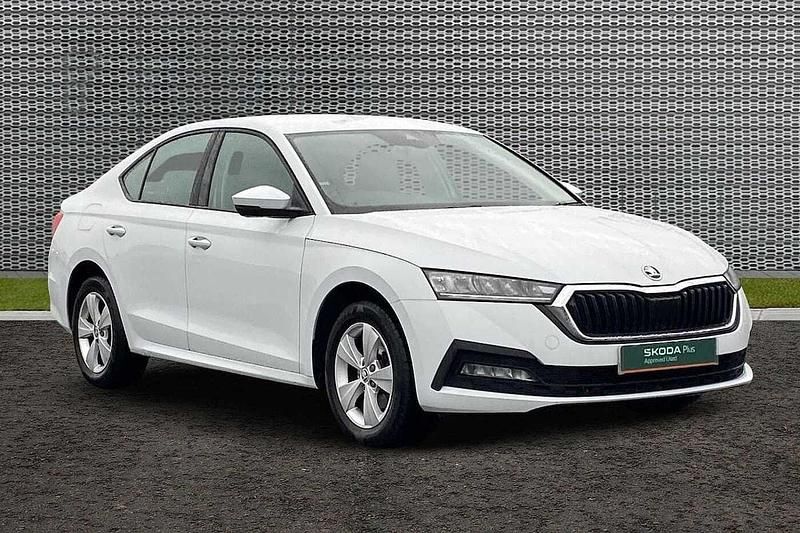 Moon white metallic Used 2020 Skoda Octavia SE First Edition Hatchback | £10,697 (Fair price) - Image 1/4