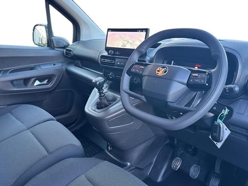 New Vauxhall Combo 100 HP (73 kW) 2025 Black MPV