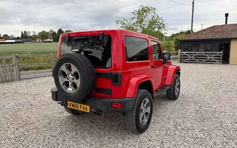 Used Jeep Wrangler Overland 200 HP (147 kW) 2017 Red SUV