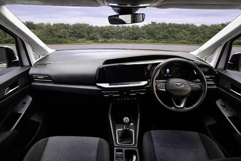 Used Ford Tourneo Connect Titanium 122 HP (89 kW) 2023 Silver MPV