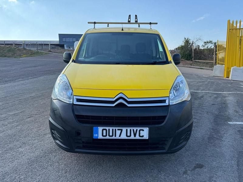 Used Citroën Berlingo 75 HP (55 kW) 2017 White MPV