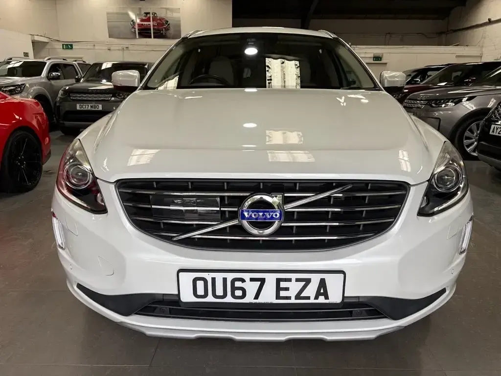 Used Volvo XC60 SE Lux 215 HP (158 kW) 2017 White SUV
