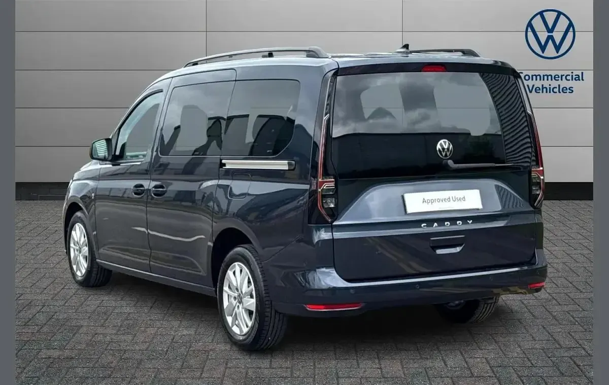 Used VW Caddy Maxi Life 122 HP (89 kW) 2025 Blue MPV