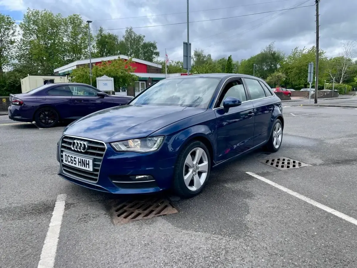 Begagnad Audi A3 Sport 110 HK (80 kW) 2015 Blå Halvkombi