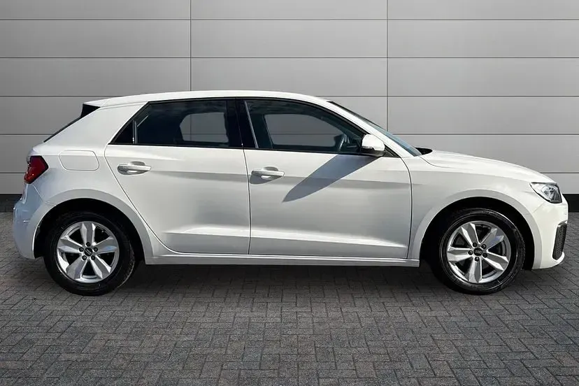 Used Audi A1 Sportback Design 108 HP (79 kW) 2023 Shell white Hatchback