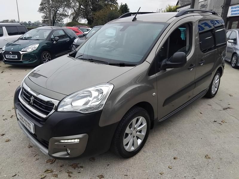 Used Peugeot Partner Tepee Outdoor 110 HP (80 kW) 2017 Bronze MPV