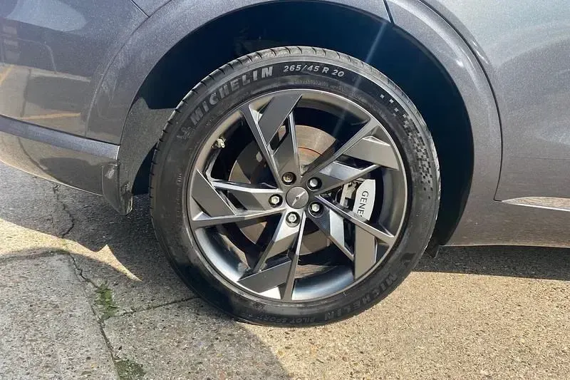 Usado Genesis GV70 Sport 359 kW (489 HP) 2023 Cinzento SUV