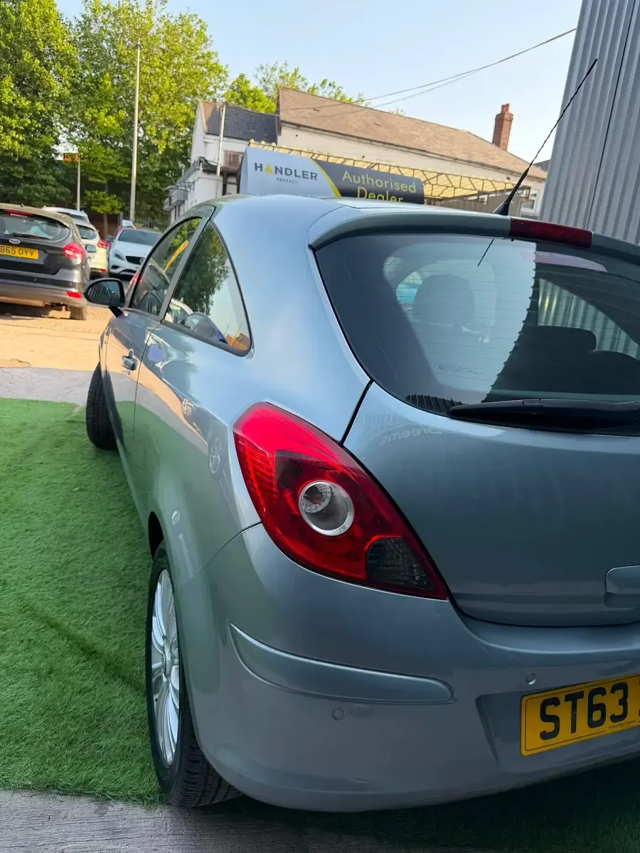 Used Vauxhall Corsa 100 HP (73 kW) 2013 Silver Hatchback