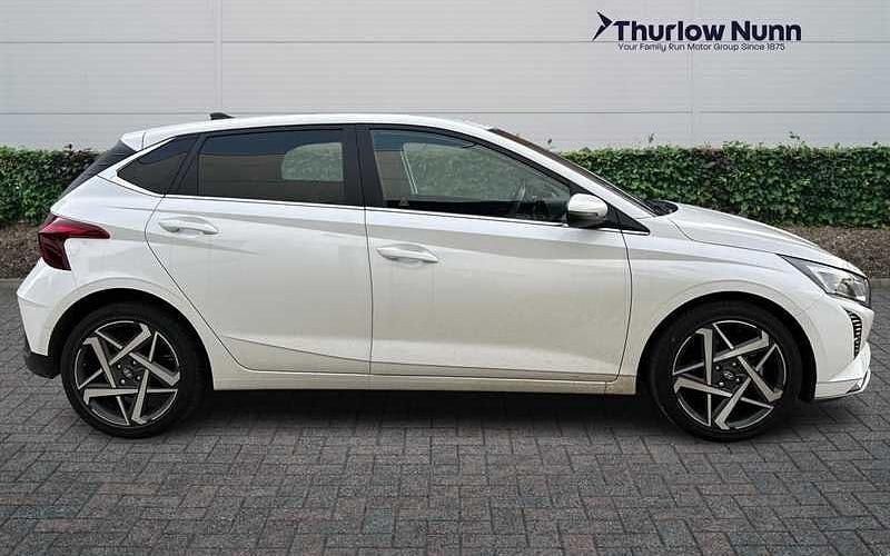 Used Hyundai i20 Premium 101 HP (74 kW) 2025 White Hatchback