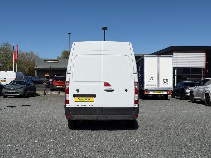 Used Nissan Interstar Tekna 135 HP (99 kW) 2024 White Van
