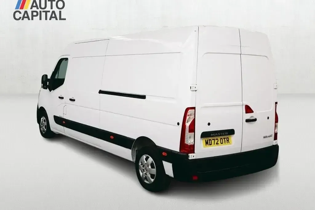 Used Renault Master Business 135 HP (99 kW) 2022 White MPV