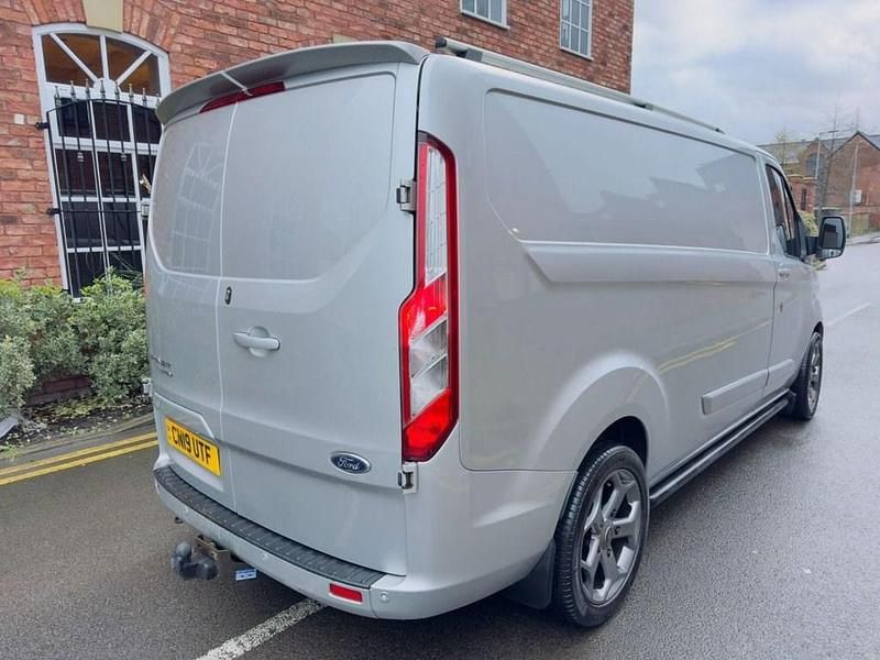 Used Ford Transit Custom Limited 130 HP (95 kW) 2019 Silver Van
