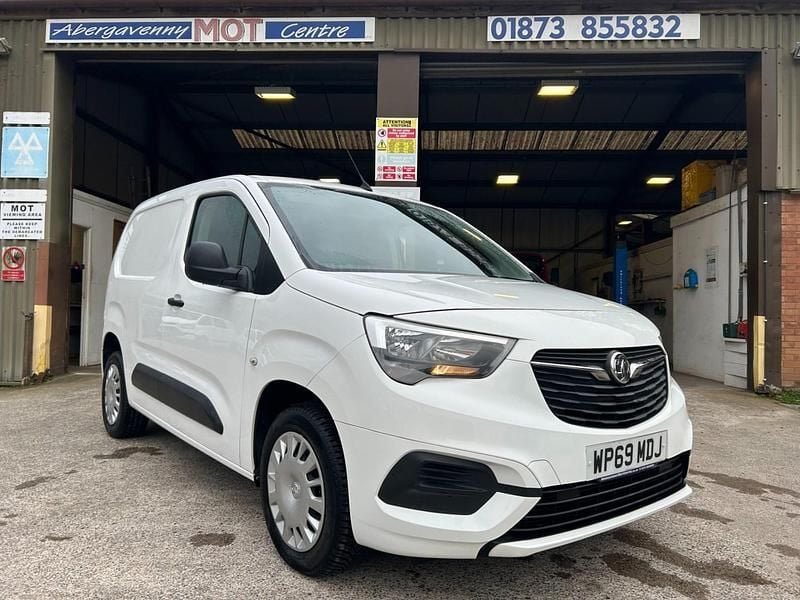 Used Vauxhall Combo Sportive 100 HP (73 kW) 2019 White MPV