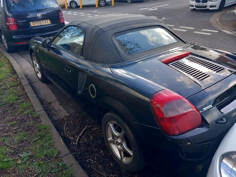 Used Toyota MR2 140 HP (102 kW) 2001 Black Cabriolet