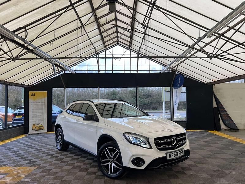 Used Mercedes GLA180 Urban 122 HP (89 kW) 2018 White SUV