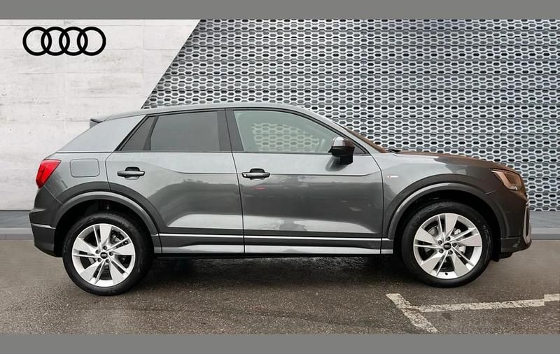 Używany Audi Q2 S-Line 147 KM (108 kW) 2026 Szary SUV