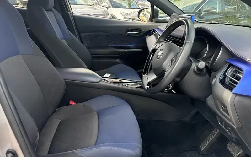 Used Toyota C-HR 122 HP (89 kW) 2017 Silver SUV