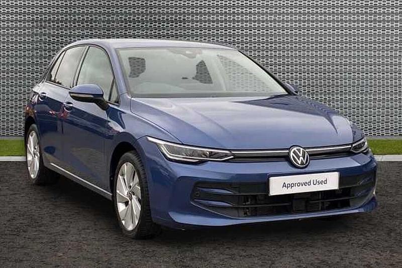 Used 2024 VW Golf VIII | £19,424 (Good price) - Image 1/4