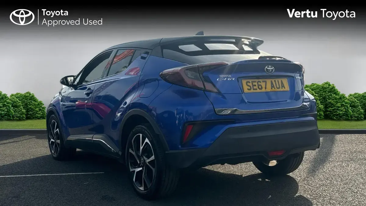 Used Toyota C-HR 122 HP (89 kW) 2017 Nebula blue bitone SUV